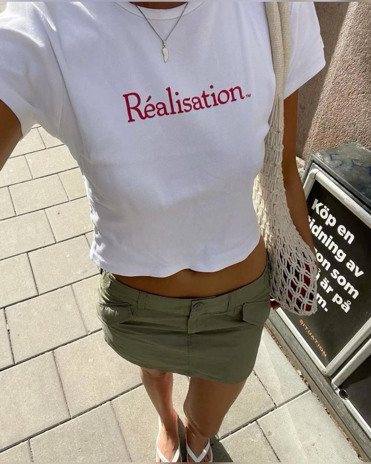 Réalisation Script Logo Baby Tee - Street Style