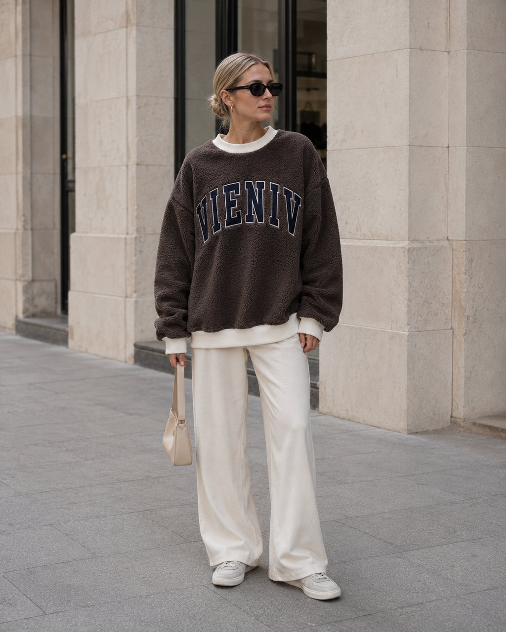 Effortless Vieniv Sherpa Fleece Varsity Logo Oversized Sweatshirt | Cozy Fall Essential